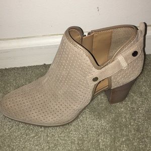 **BRAND NEW** Franco Sarto Dakota Booties
